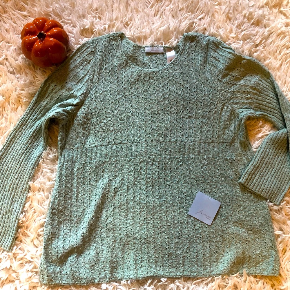 JH Collectibles Woman 2X plus feminine soft green light knit flared sweater, New